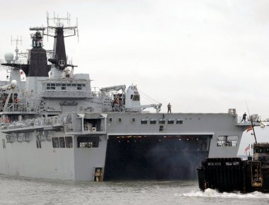 Επιστροφή στις θάλασσες για το βρετανικό HMS Albion μετά από 6 χρόνια «εκτεταμένης ετοιμότητας» (βίντεο)
